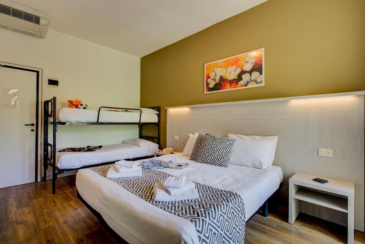 Hotel Christian Ideale Per Famiglie Riccione Esterno foto