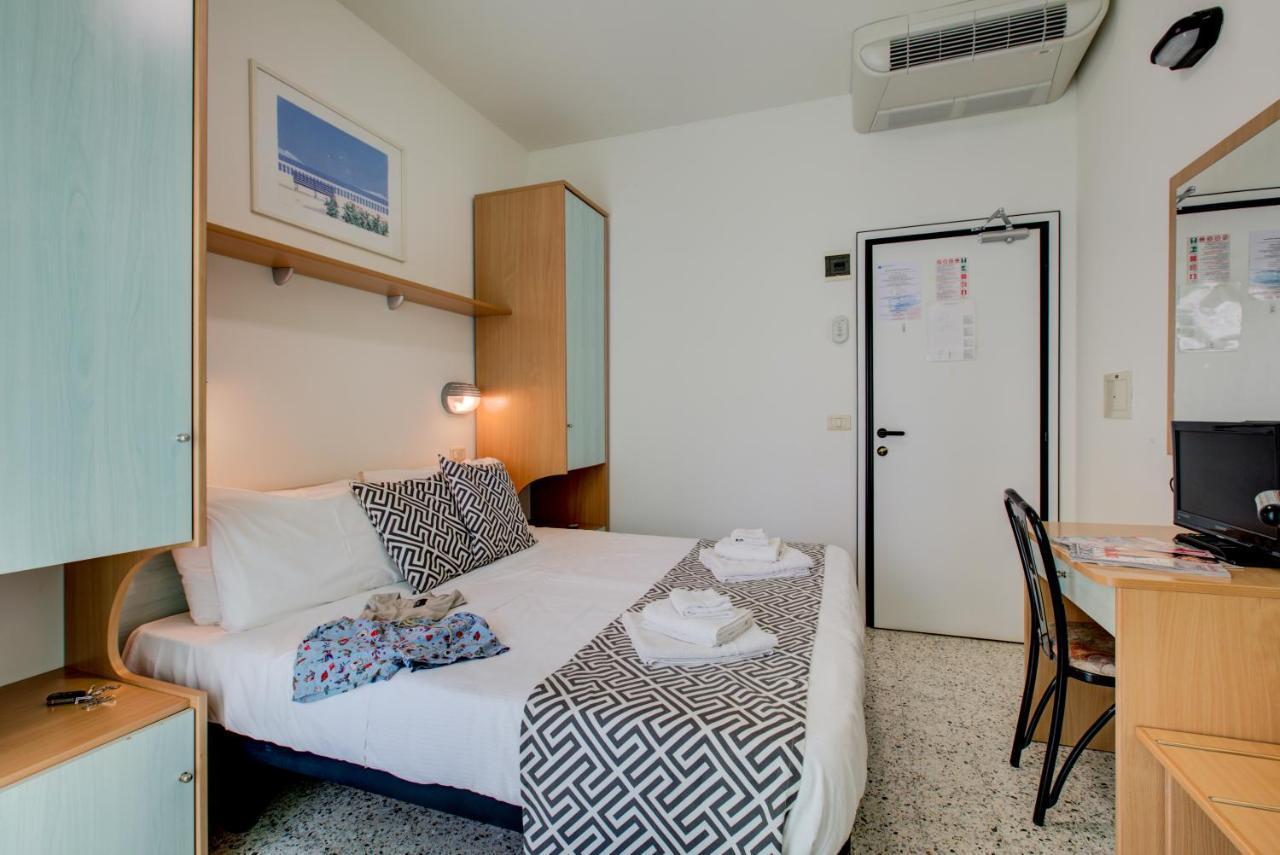 Hotel Christian Ideale Per Famiglie Riccione Esterno foto
