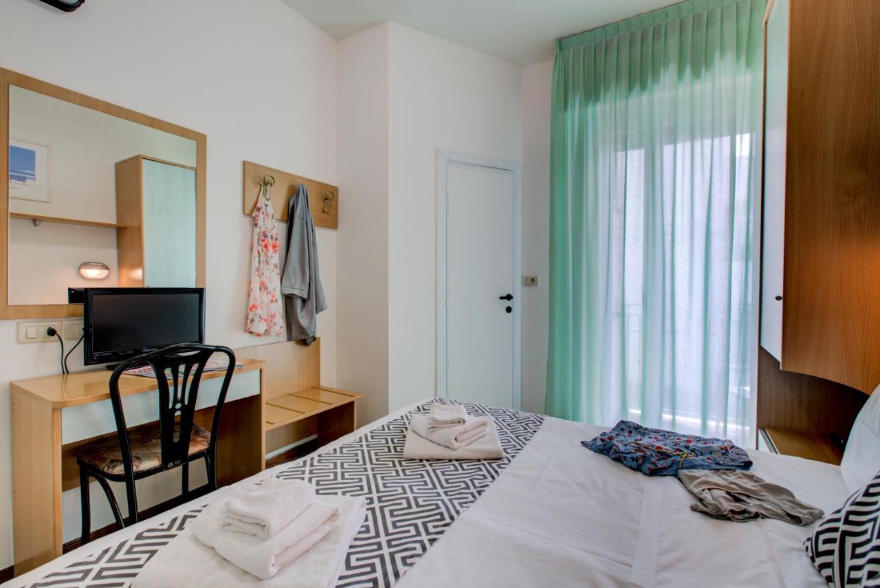 Hotel Christian Ideale Per Famiglie Riccione Esterno foto