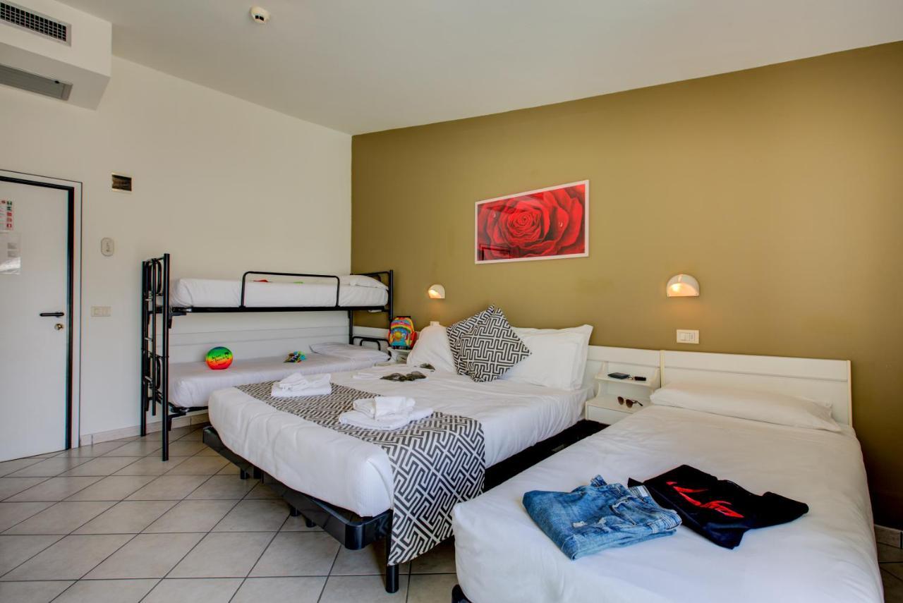 Hotel Christian Ideale Per Famiglie Riccione Esterno foto
