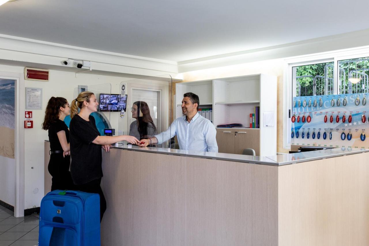 Hotel Christian Ideale Per Famiglie Riccione Esterno foto