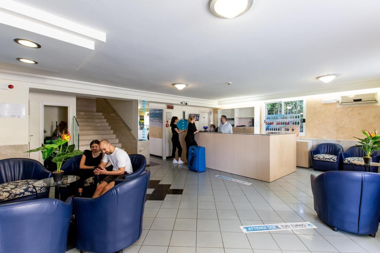 Hotel Christian Ideale Per Famiglie Riccione Esterno foto