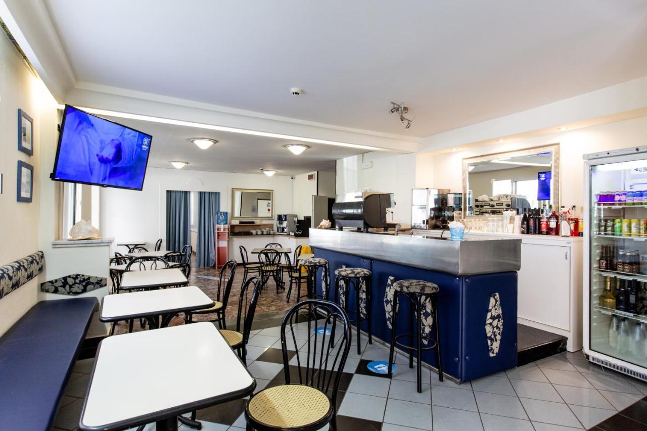 Hotel Christian Ideale Per Famiglie Riccione Esterno foto