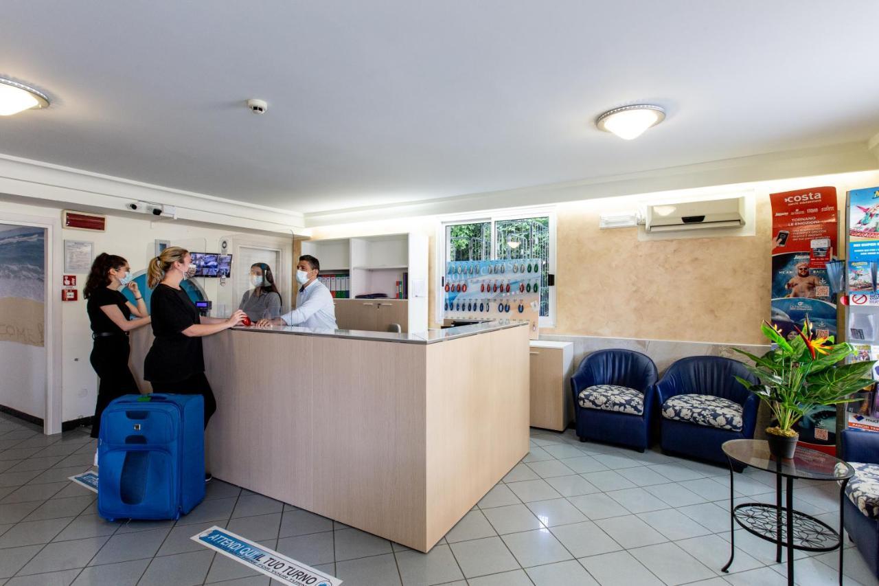 Hotel Christian Ideale Per Famiglie Riccione Esterno foto