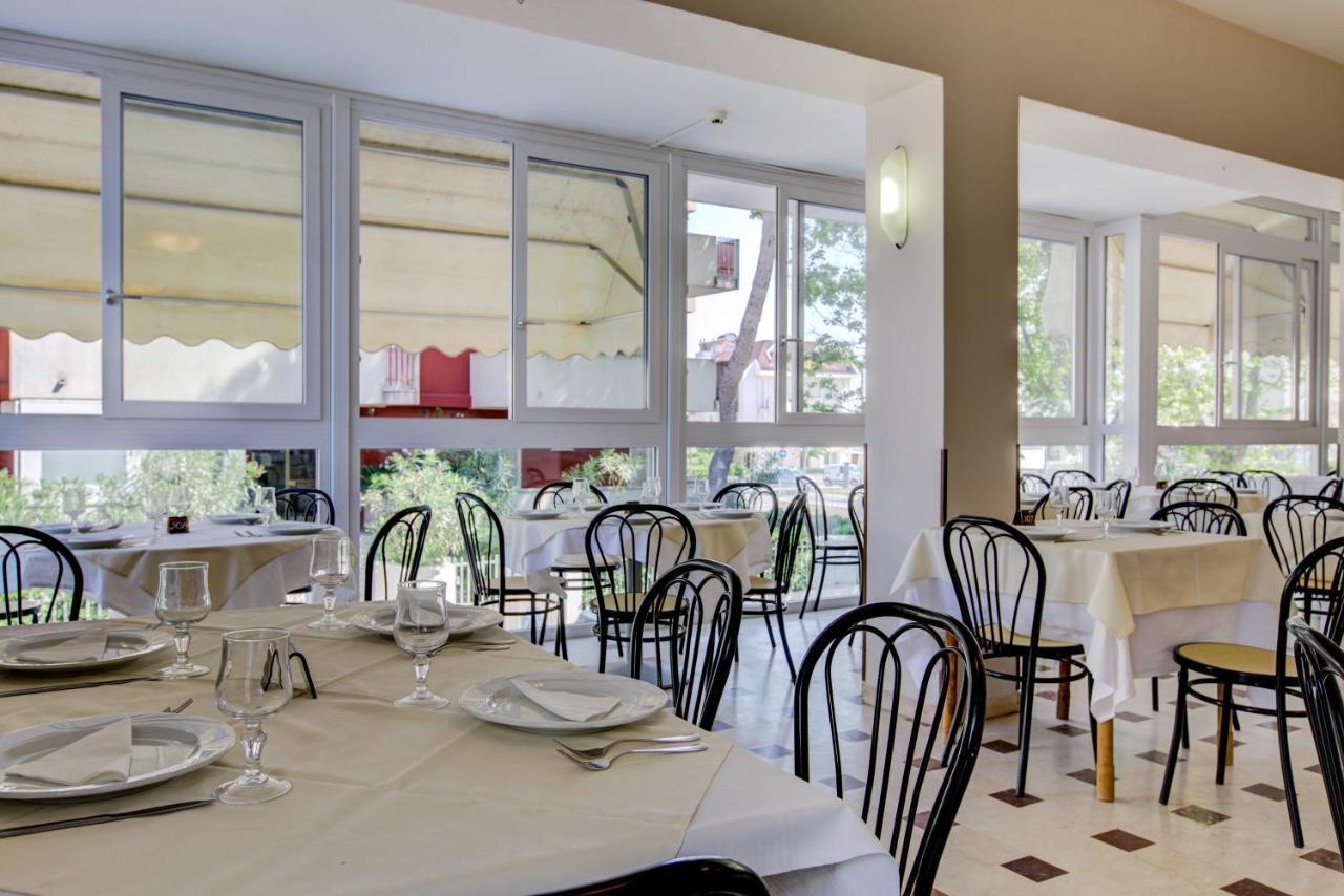 Hotel Christian Ideale Per Famiglie Riccione Esterno foto