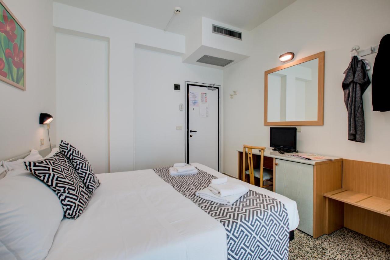 Hotel Christian Ideale Per Famiglie Riccione Esterno foto