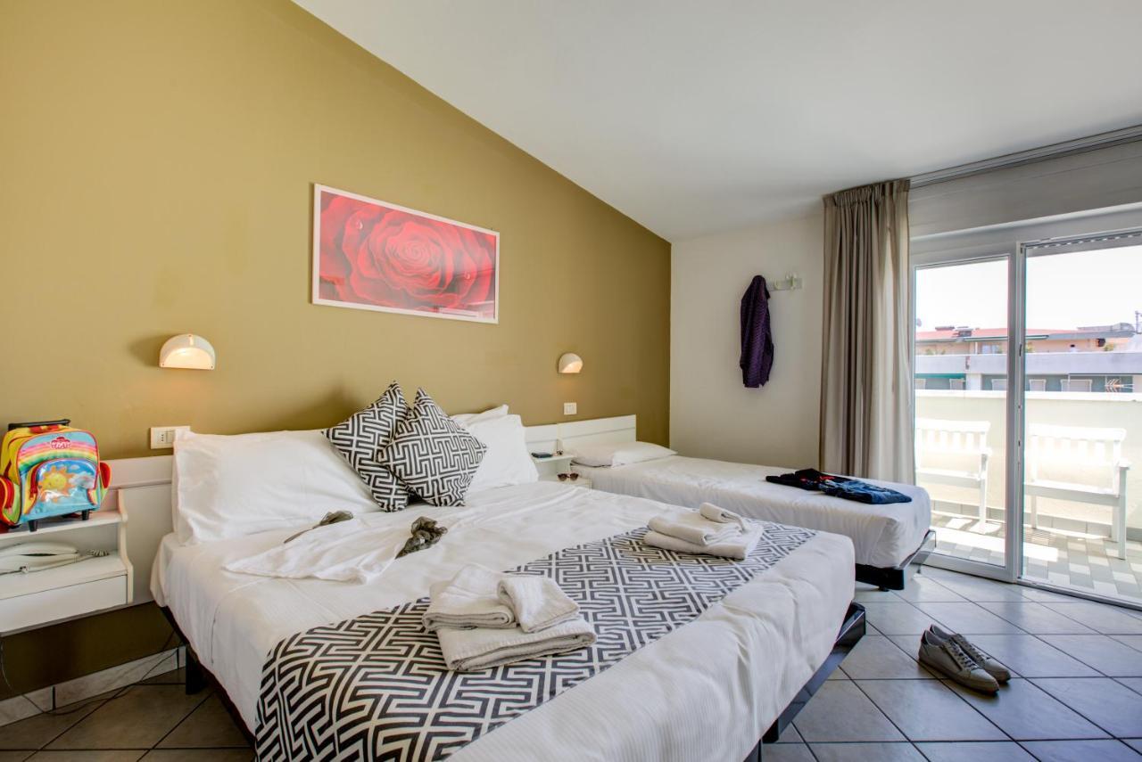 Hotel Christian Ideale Per Famiglie Riccione Esterno foto
