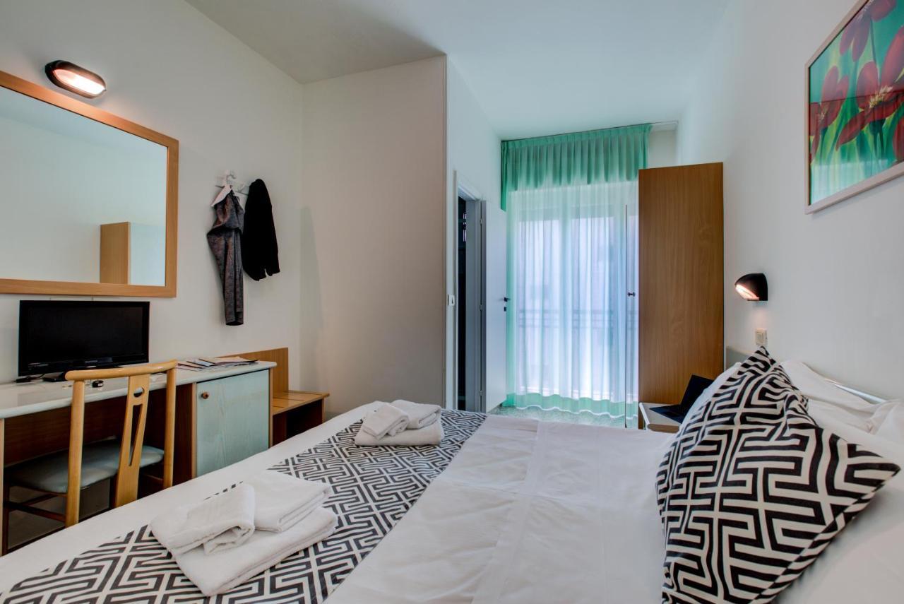 Hotel Christian Ideale Per Famiglie Riccione Esterno foto