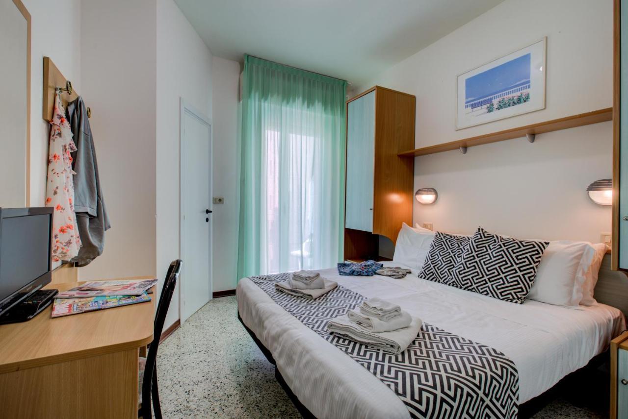 Hotel Christian Ideale Per Famiglie Riccione Esterno foto