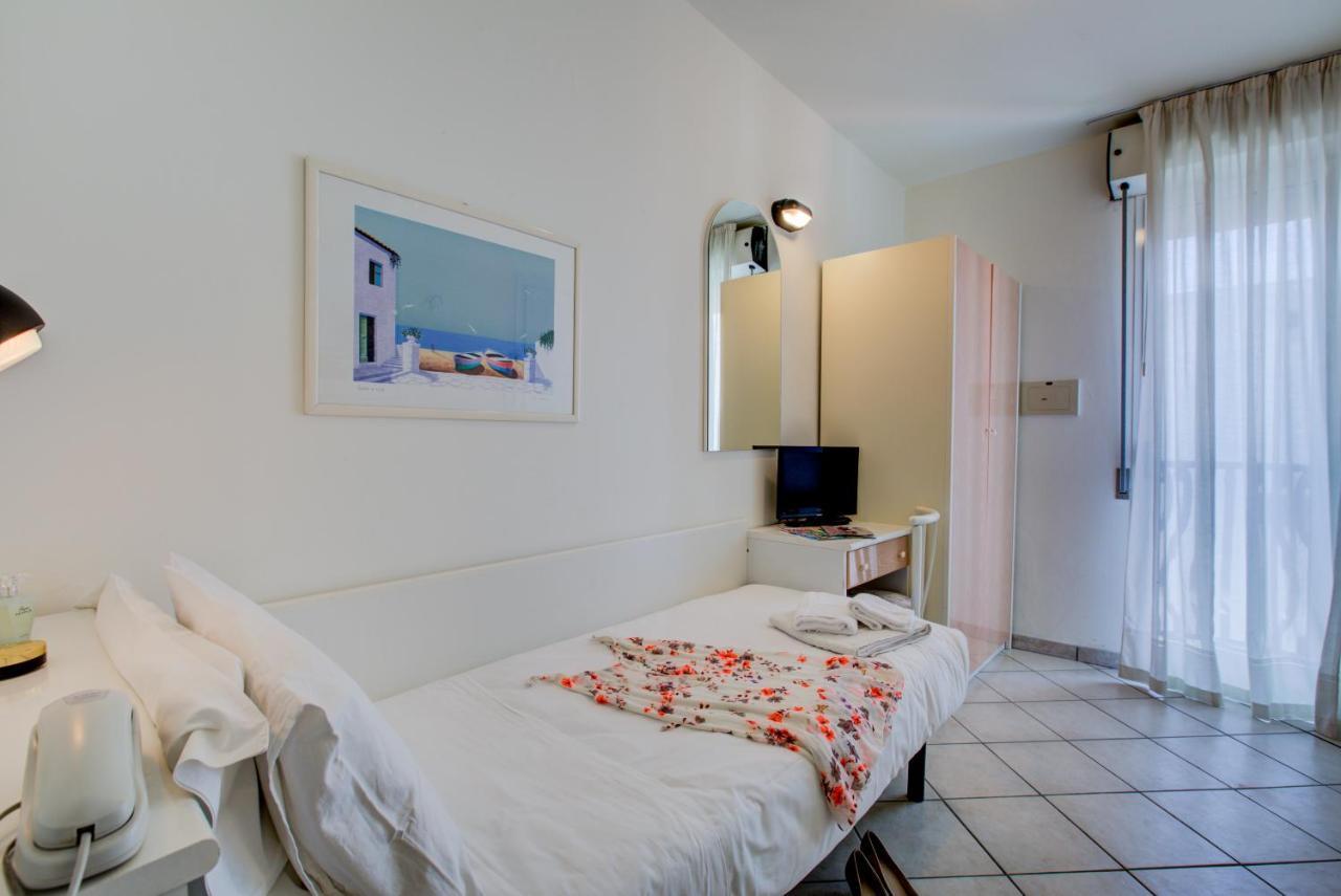 Hotel Christian Ideale Per Famiglie Riccione Esterno foto