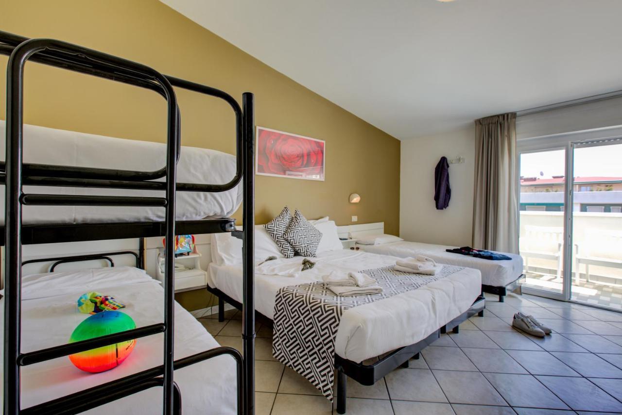 Hotel Christian Ideale Per Famiglie Riccione Esterno foto