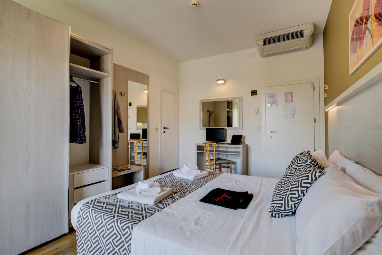 Hotel Christian Ideale Per Famiglie Riccione Esterno foto