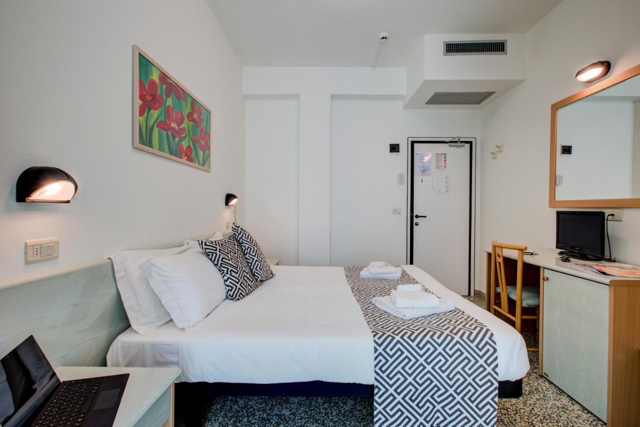 Hotel Christian Ideale Per Famiglie Riccione Esterno foto