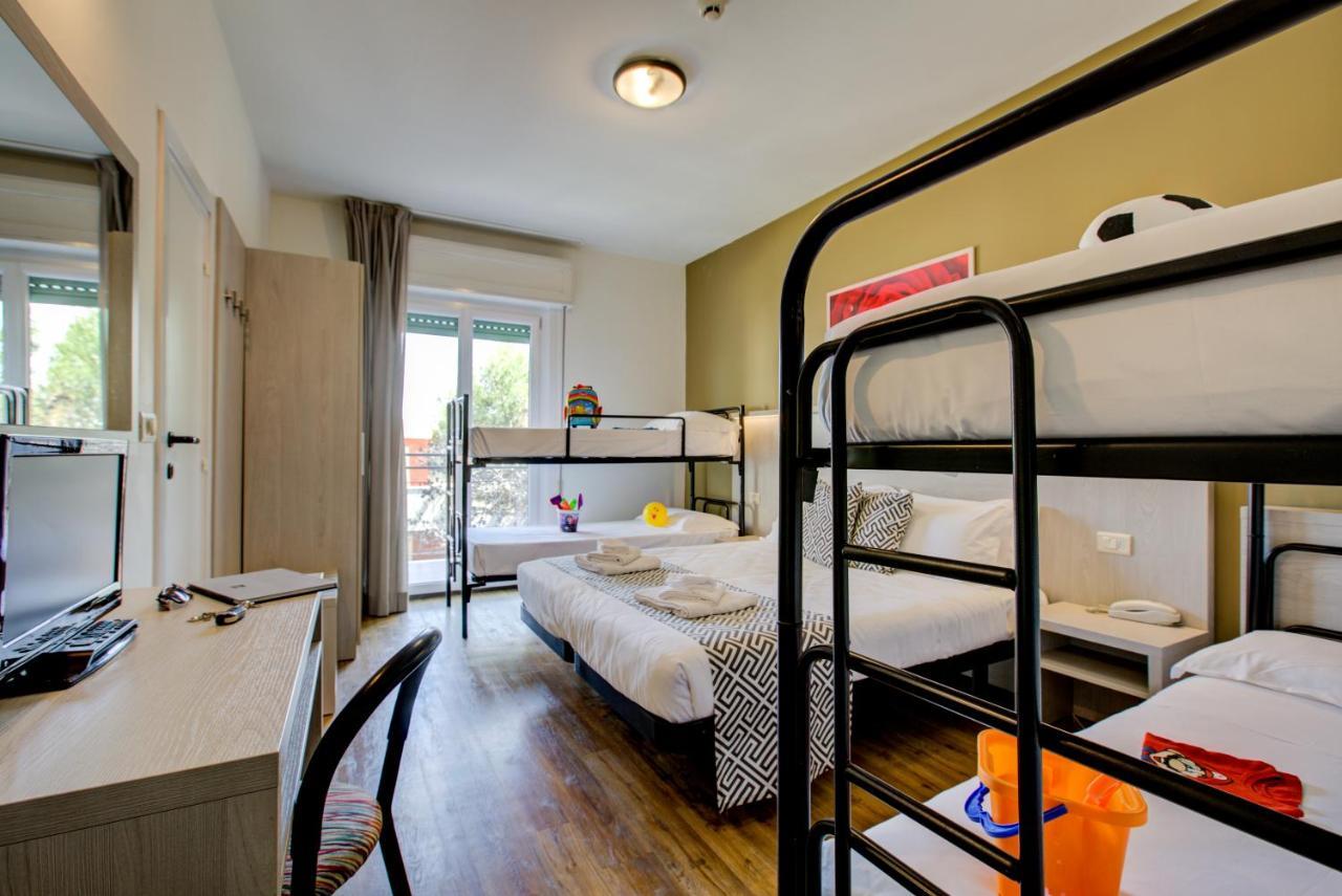Hotel Christian Ideale Per Famiglie Riccione Esterno foto