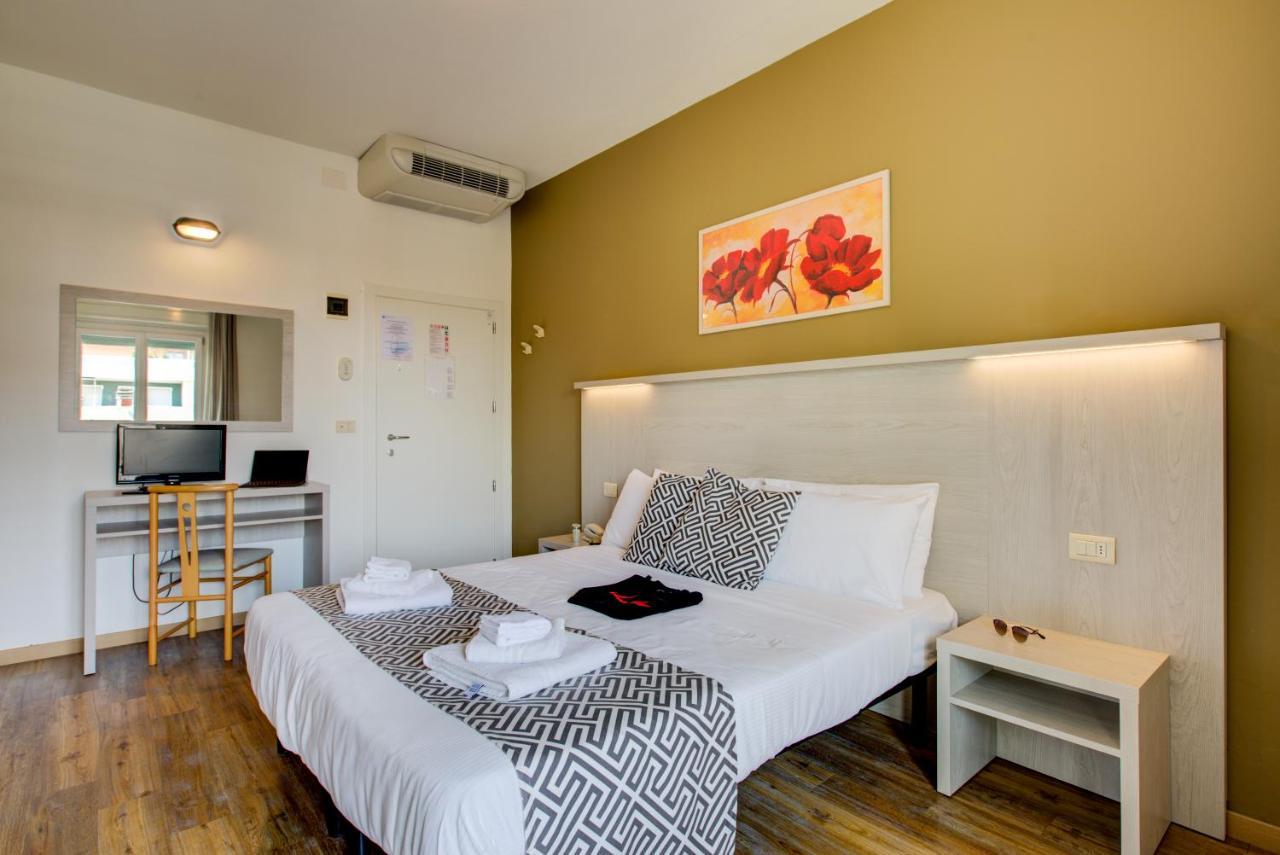 Hotel Christian Ideale Per Famiglie Riccione Esterno foto