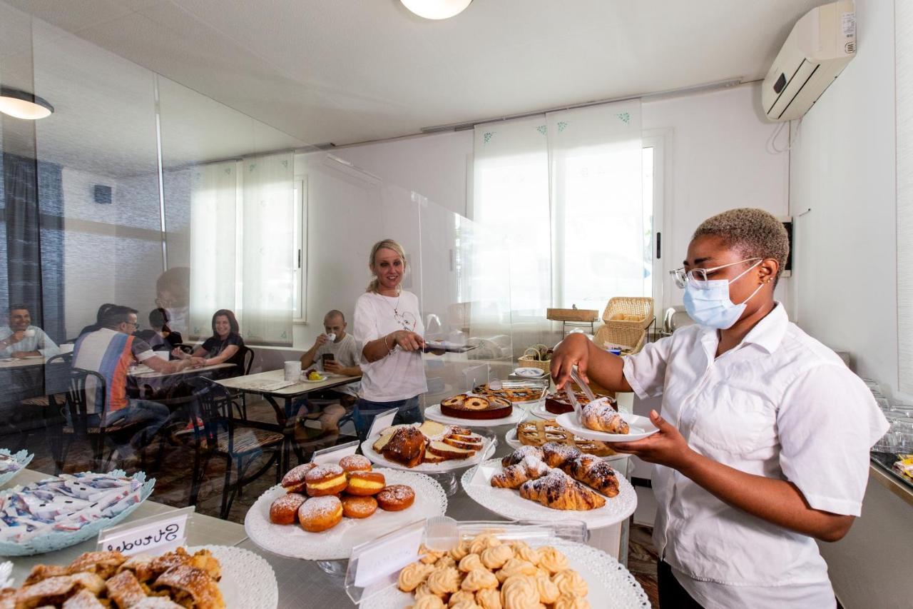 Hotel Christian Ideale Per Famiglie Riccione Esterno foto