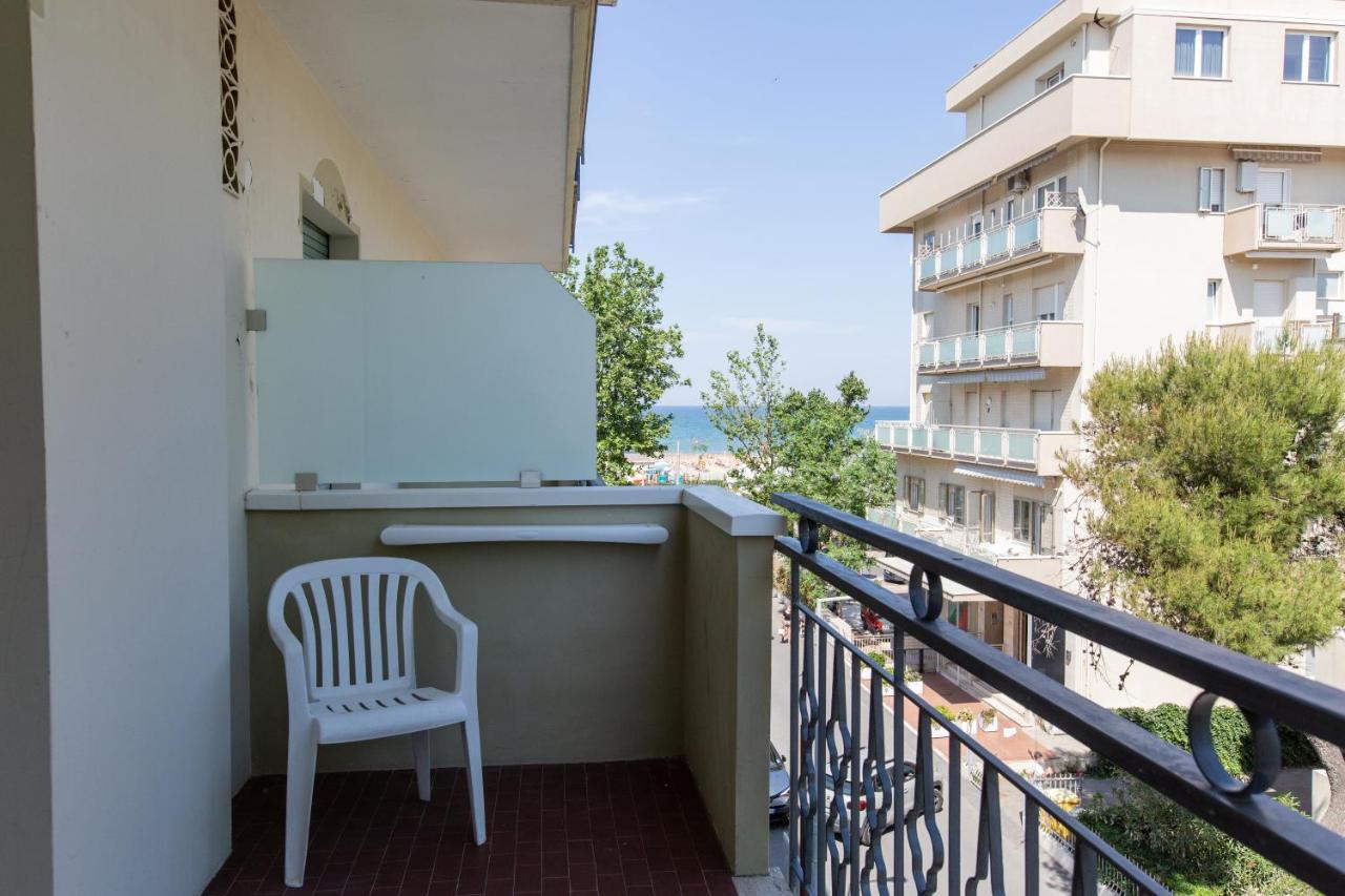 Hotel Christian Ideale Per Famiglie Riccione Esterno foto