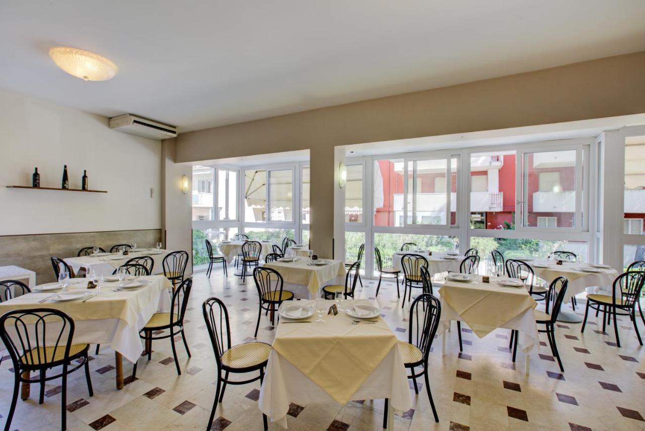 Hotel Christian Ideale Per Famiglie Riccione Esterno foto