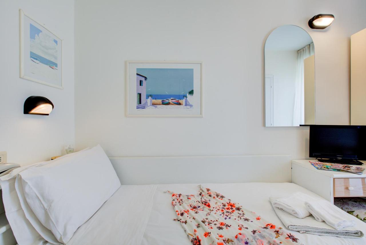 Hotel Christian Ideale Per Famiglie Riccione Esterno foto